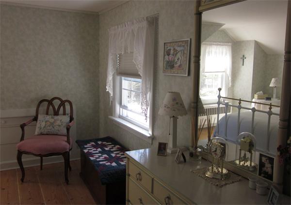 11 Rice Corner Road Brookfield, MA 01506 - Photo 20 of 30 a room with furniture and window