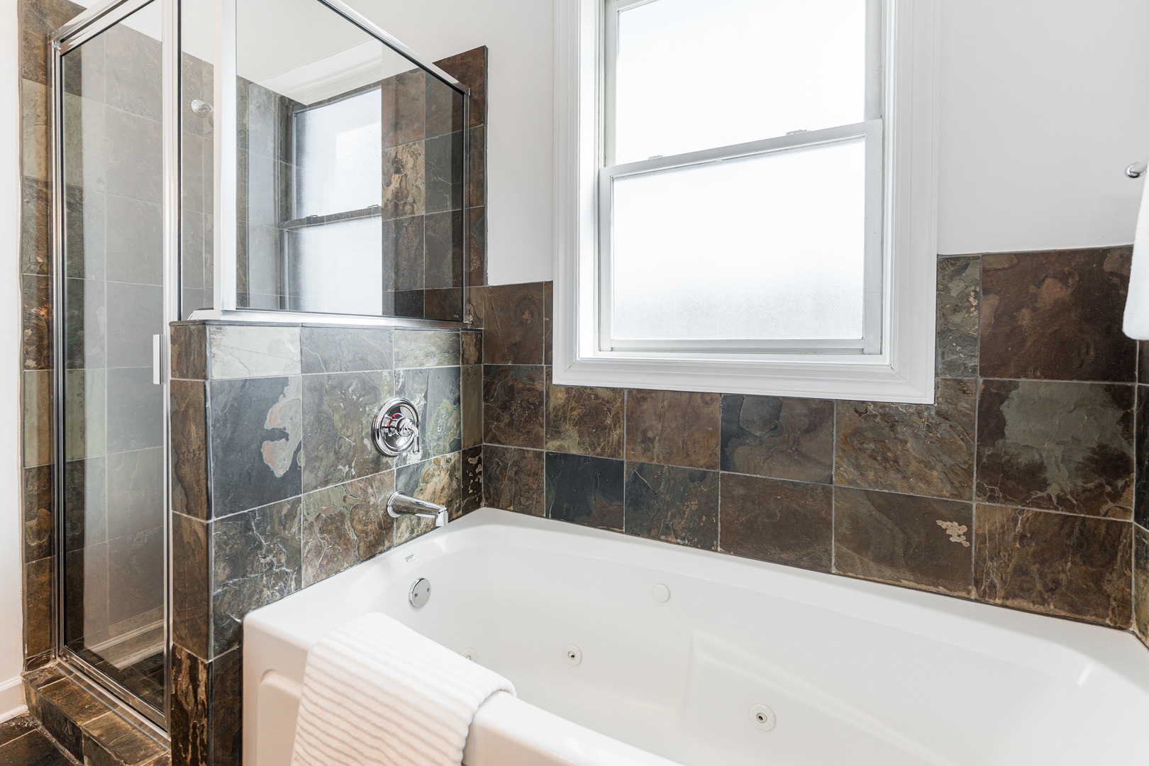 4603 North Racine Avenue, Unit 403 Chicago, IL 60640 - Photo 15 of 21 a bathroom with a bathtub and shower