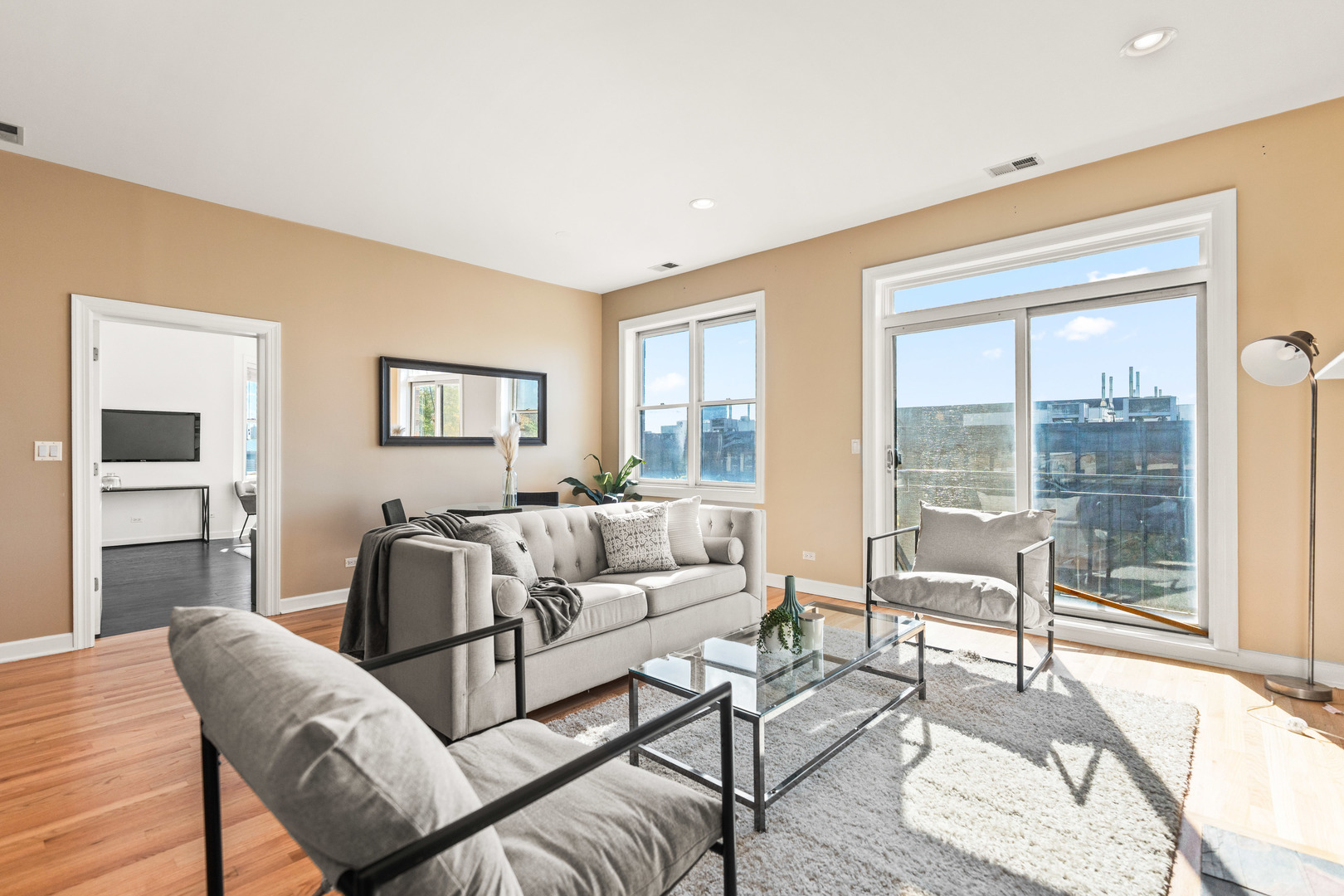 4603 North Racine Avenue, Unit 403 Chicago, IL 60640 - Photo 4 of 21 a living room with furniture and a window