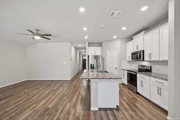 $1,895 | 3063 Mondavi Crest, Selma, TX 78154