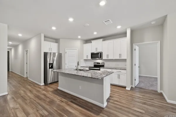 $1,895 | 3063 Mondavi Crest, Selma, TX 78154