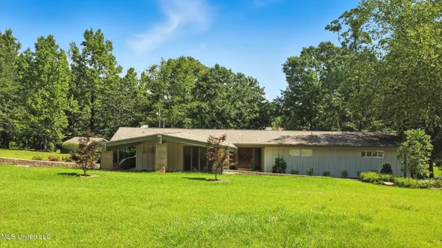 $389,000 | 611 West 2nd Avenue, Wiggins, MS 39577