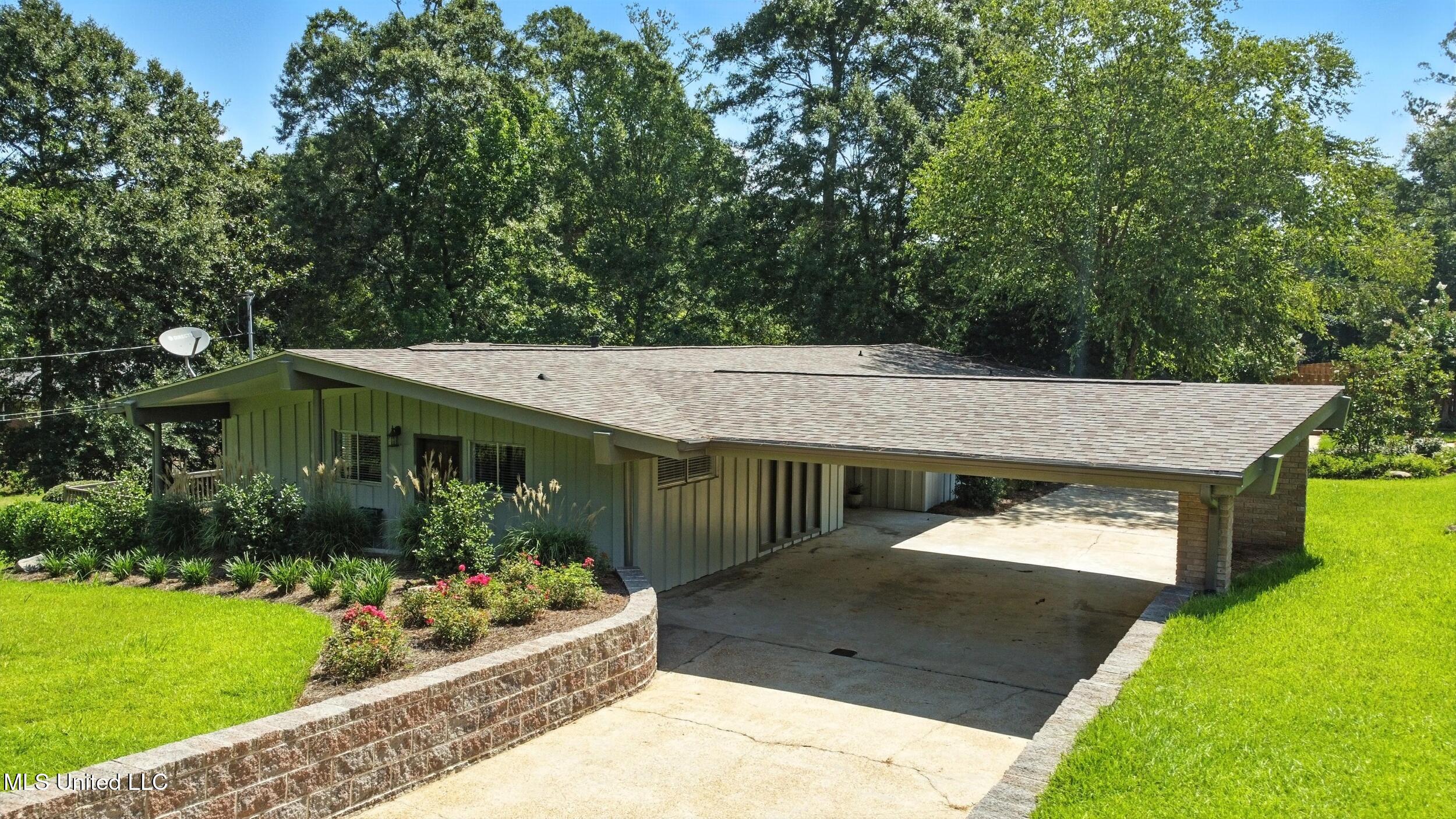 611 West 2nd Avenue Wiggins, MS 39577 - Photo 2 of 40 2_front left