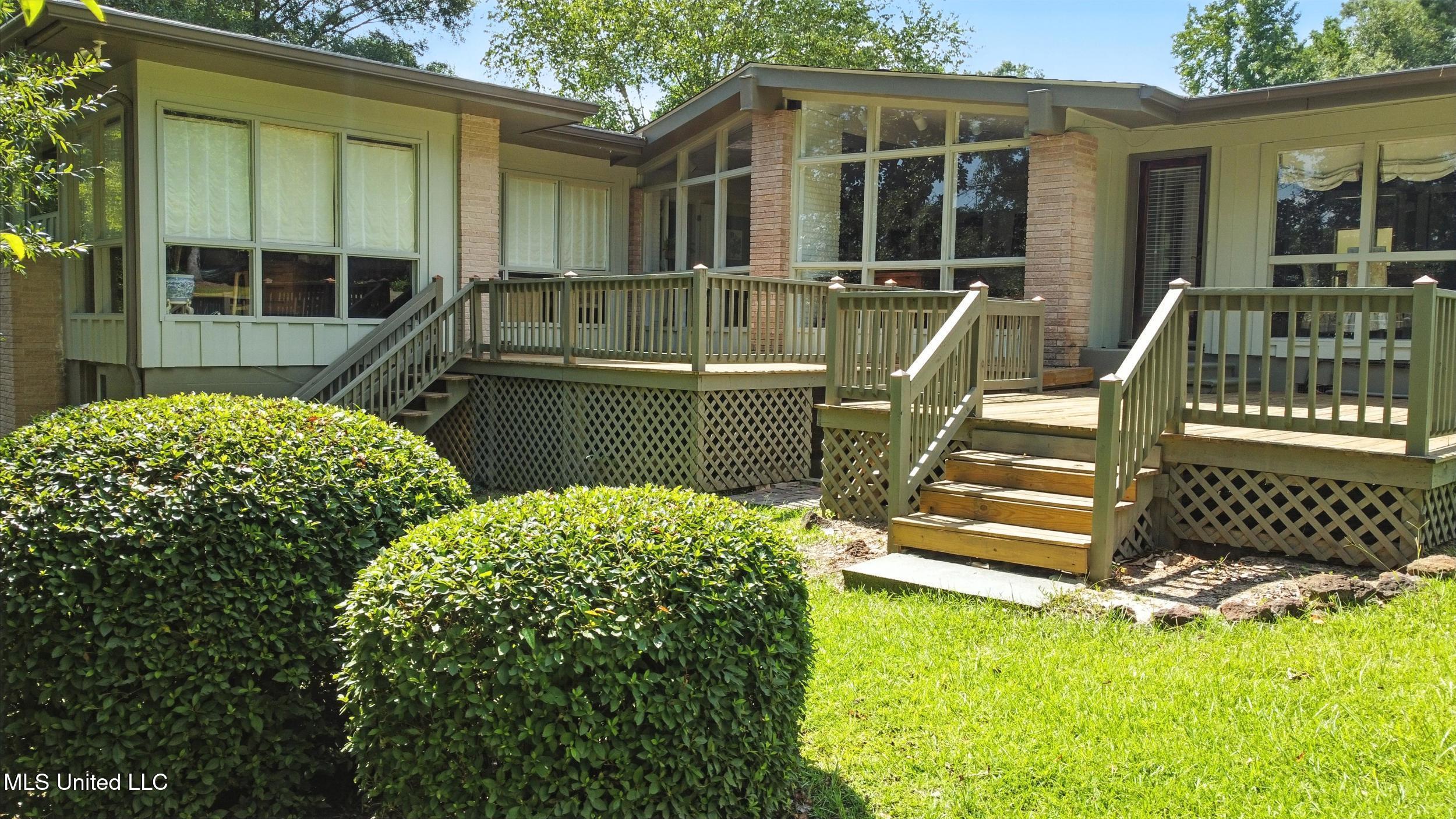 611 West 2nd Avenue Wiggins, MS 39577 - Photo 30 of 40 30_deck 2