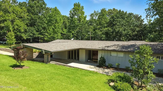 $389,000 | 611 West 2nd Avenue, Wiggins, MS 39577