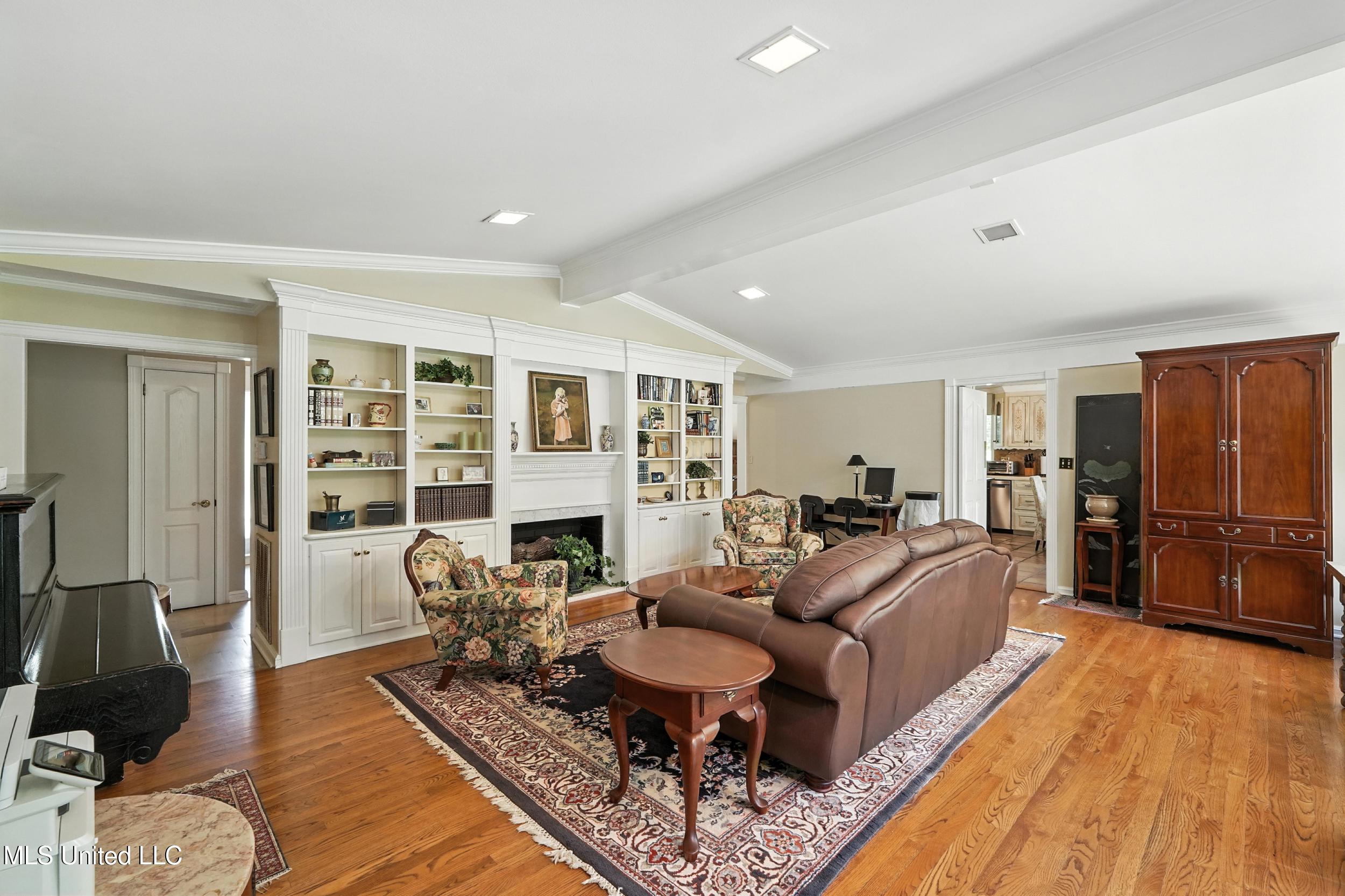 611 West 2nd Avenue Wiggins, MS 39577 - Photo 6 of 40 6_living 2
