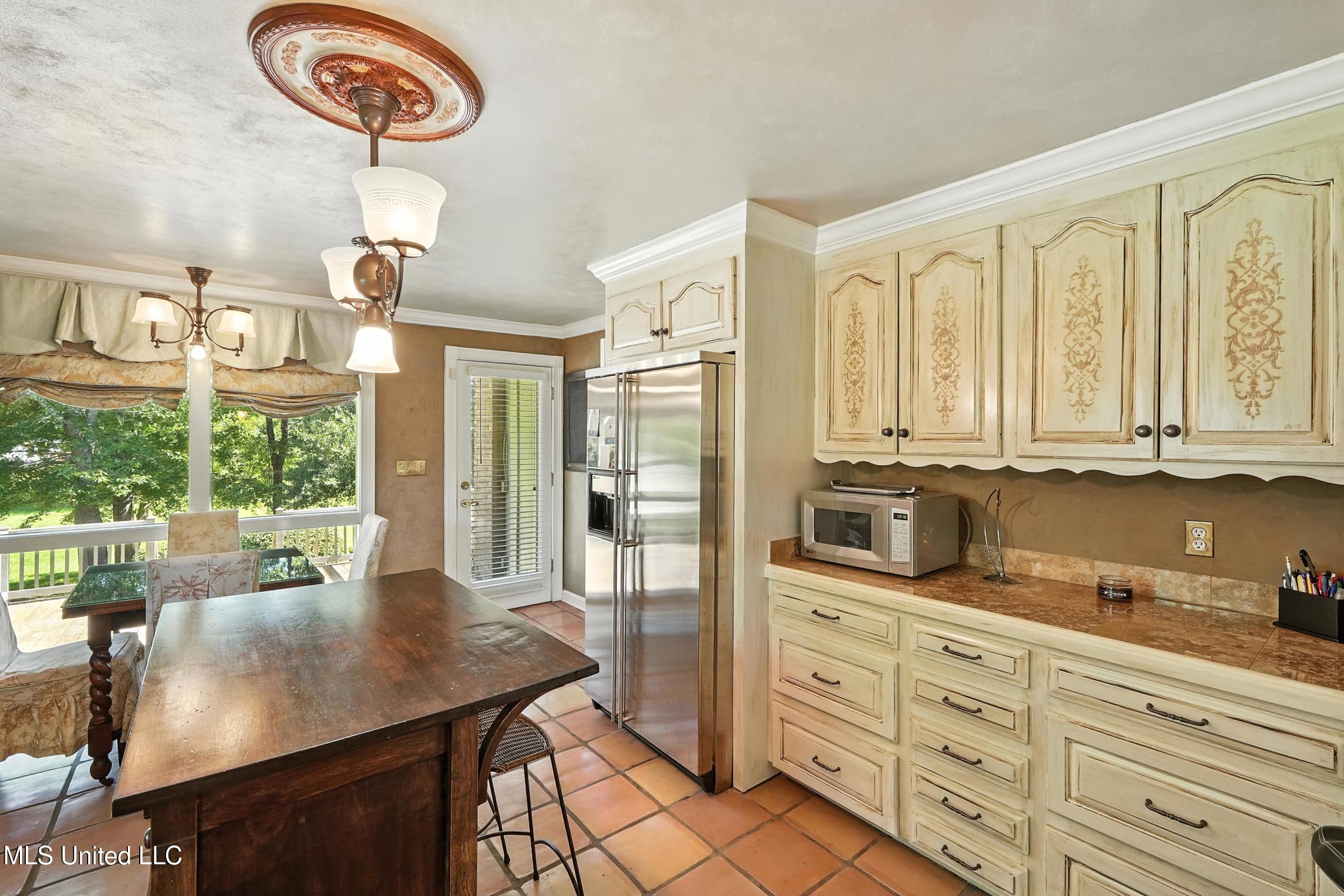 611 West 2nd Avenue Wiggins, MS 39577 - Photo 7 of 40 7_kitchen 1