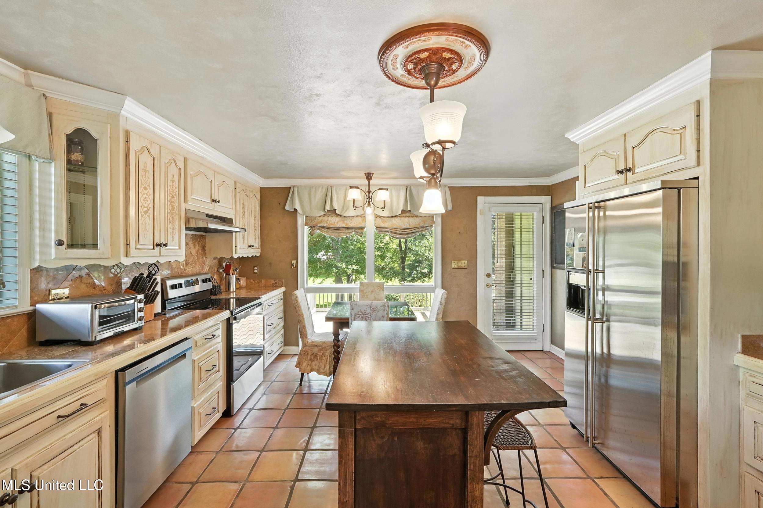 611 West 2nd Avenue Wiggins, MS 39577 - Photo 8 of 40 8_kitchen 2