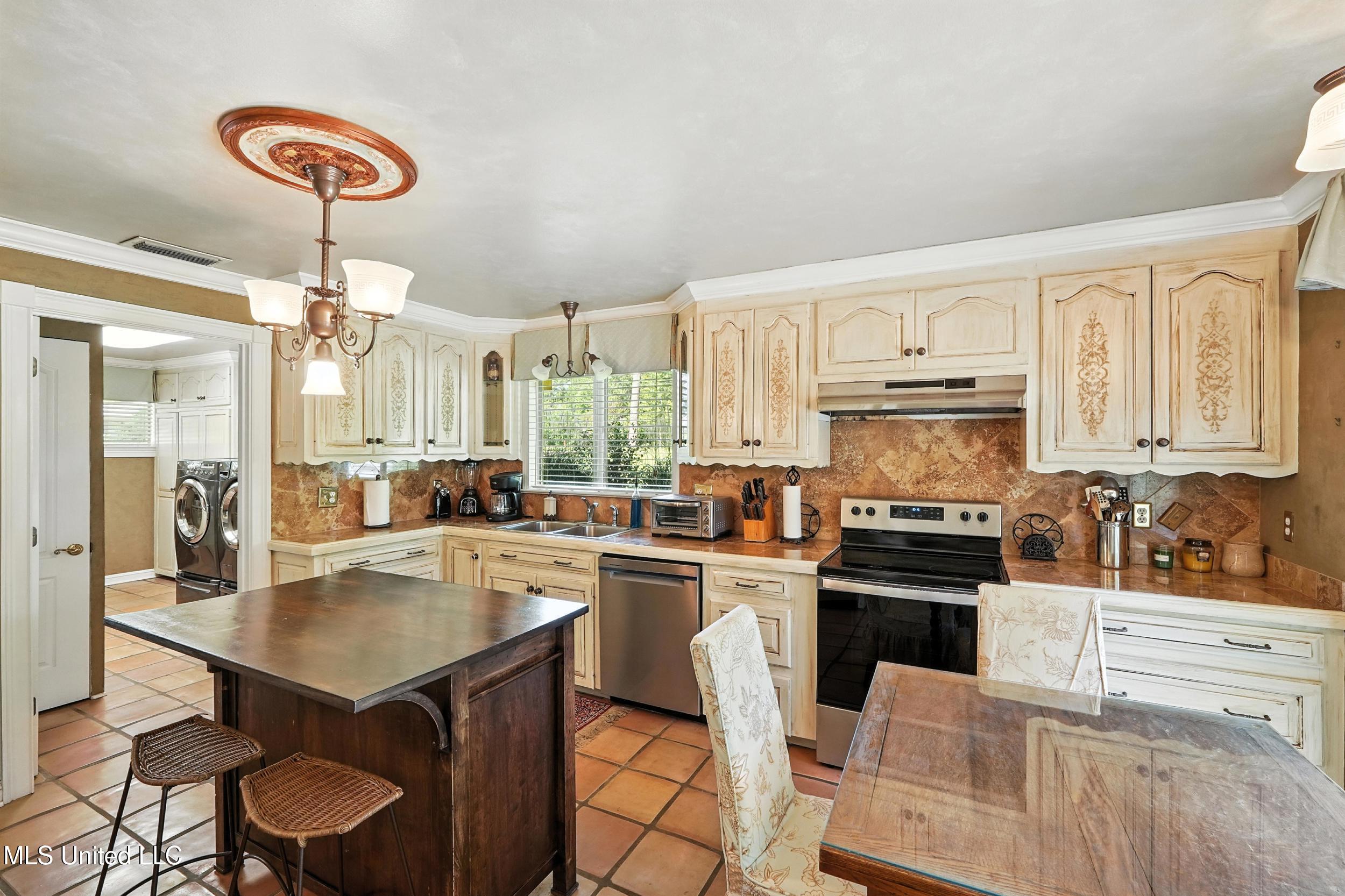 611 West 2nd Avenue Wiggins, MS 39577 - Photo 9 of 40 9_kitchen 3