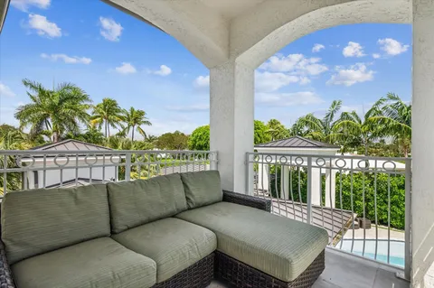 $2,295,000 | 2516 Northeast 26th Avenue, Fort Lauderdale, FL 33305