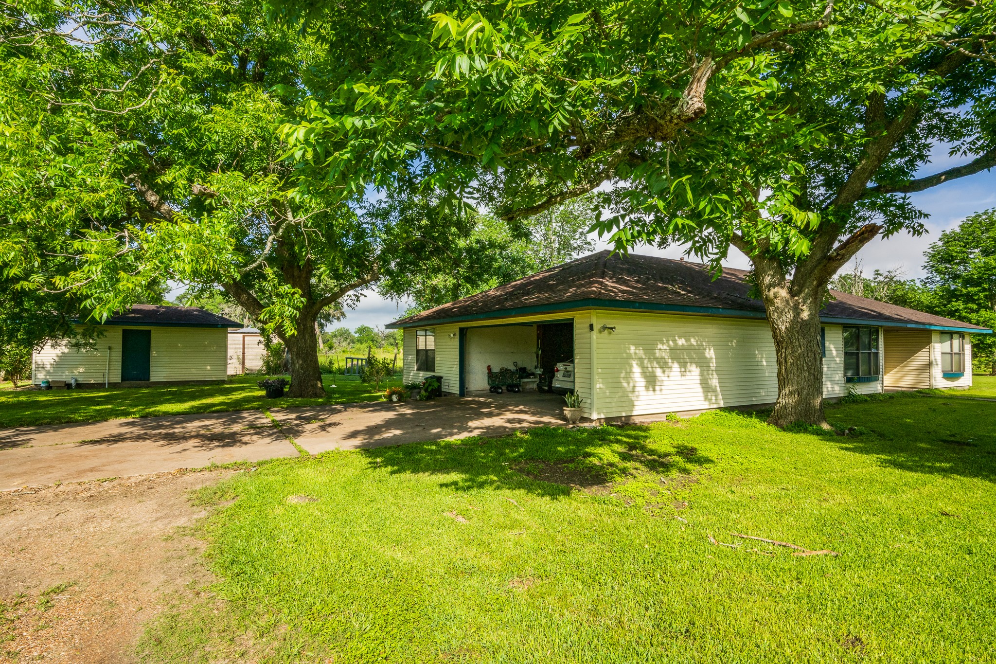 8854 FM 524 Road Sweeny, TX 77480 - Photo 4 of 12