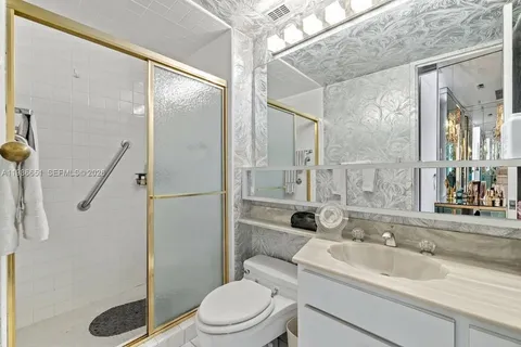 $695,000 | 5055 Collins Avenue, Unit 5M, Miami Beach, FL 33140