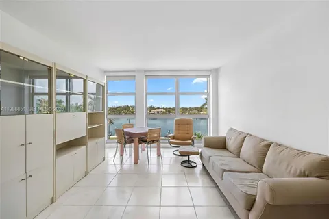 $695,000 | 5055 Collins Avenue, Unit 5M, Miami Beach, FL 33140