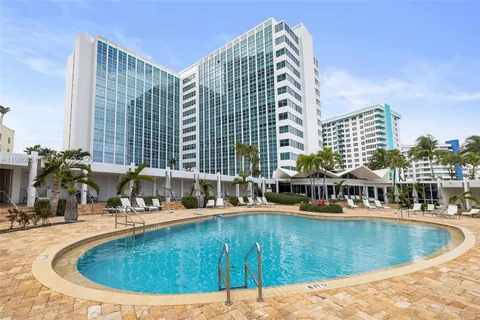 $695,000 | 5055 Collins Avenue, Unit 5M, Miami Beach, FL 33140