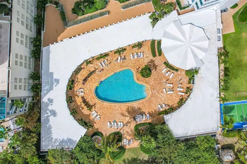 $695,000 | 5055 Collins Avenue, Unit 5M, Miami Beach, FL 33140