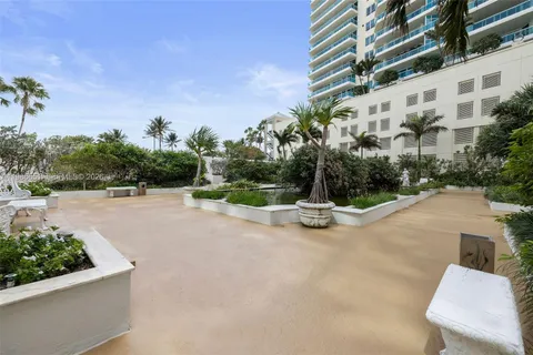 $695,000 | 5055 Collins Avenue, Unit 5M, Miami Beach, FL 33140