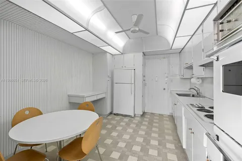 $695,000 | 5055 Collins Avenue, Unit 5M, Miami Beach, FL 33140