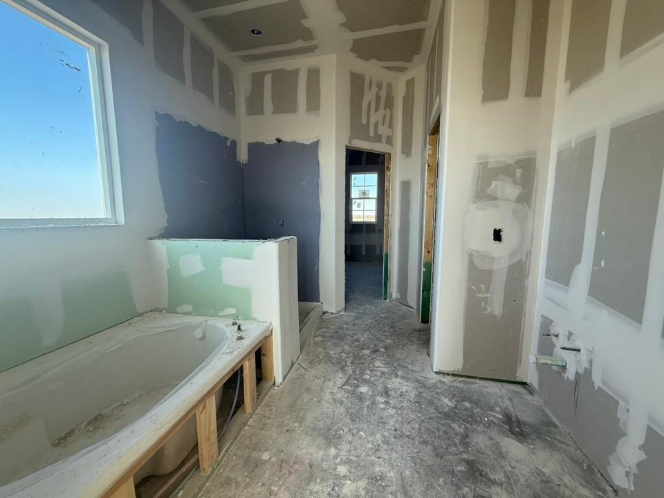 780 County Road 200 Valley View, TX 76272 - Photo 5 of 8 Full bathroom featuring a garden tub
