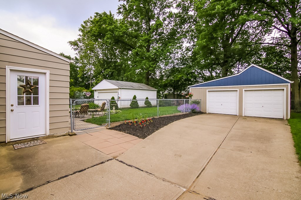 1684 Lyndhurst Road Lyndhurst, OH 44124 - Photo 23 of 24