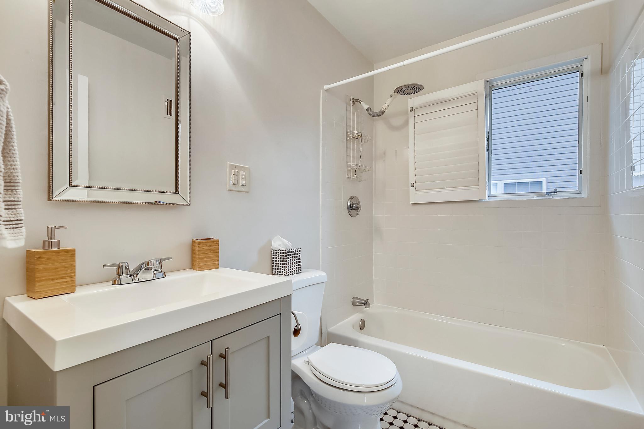 6 Devon Road Silver Spring, MD 20910 - Photo 22 of 38 Bathroom 2