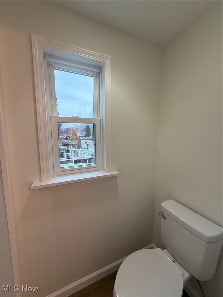 522 North 3rd Street Toronto, OH 43964 - Photo 26 of 47 Half bath featuring baseboards and toilet