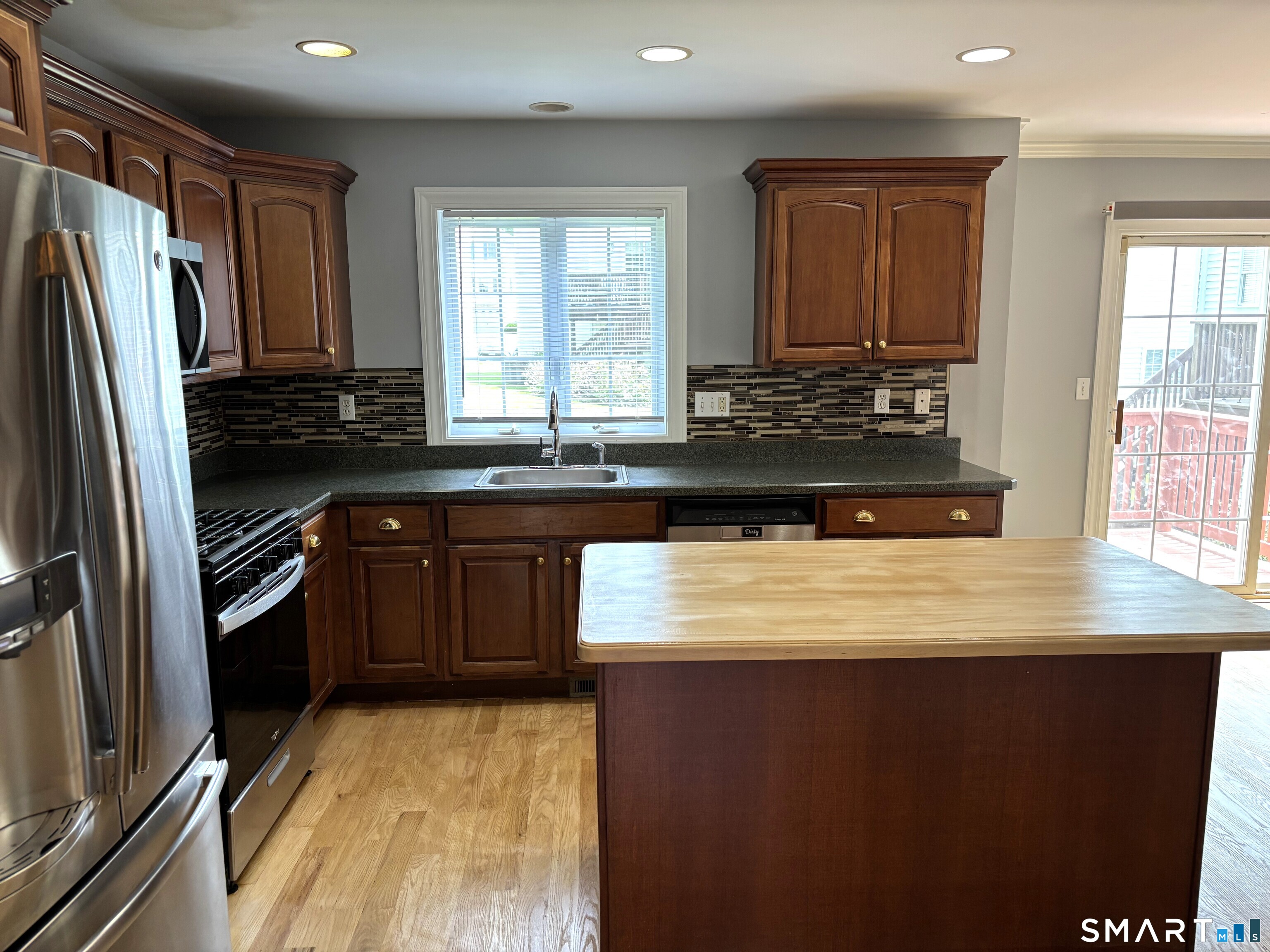 1260 Cutspring Road, Unit 1260 Stratford, CT 06614 - Photo 2 of 28