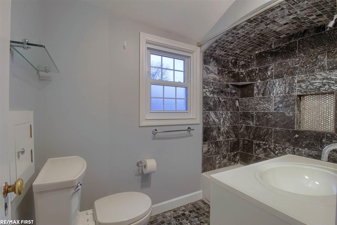 848 Cadieux Road Grosse Pointe, MI 48230 - Photo 20 of 34 31374891-19.JPG
