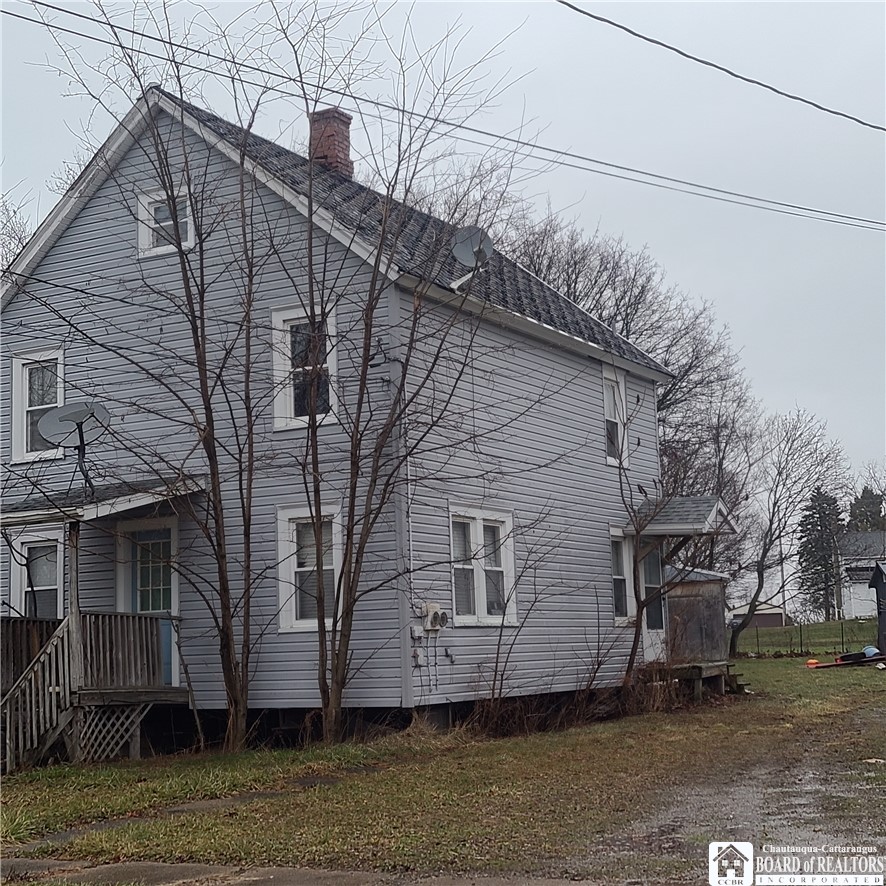 21 Elm Street Hanover, NY 14136 - Photo 2 of 4 Right Side