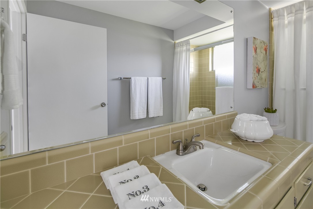 4221 Southwest 109th Street Seattle, WA 98146 - Photo 12 of 25 Gallery Image 12