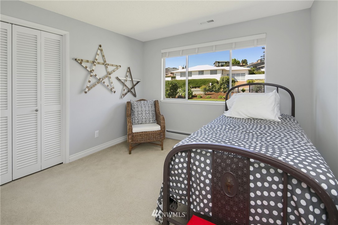 4221 Southwest 109th Street Seattle, WA 98146 - Photo 18 of 25 Gallery Image 18