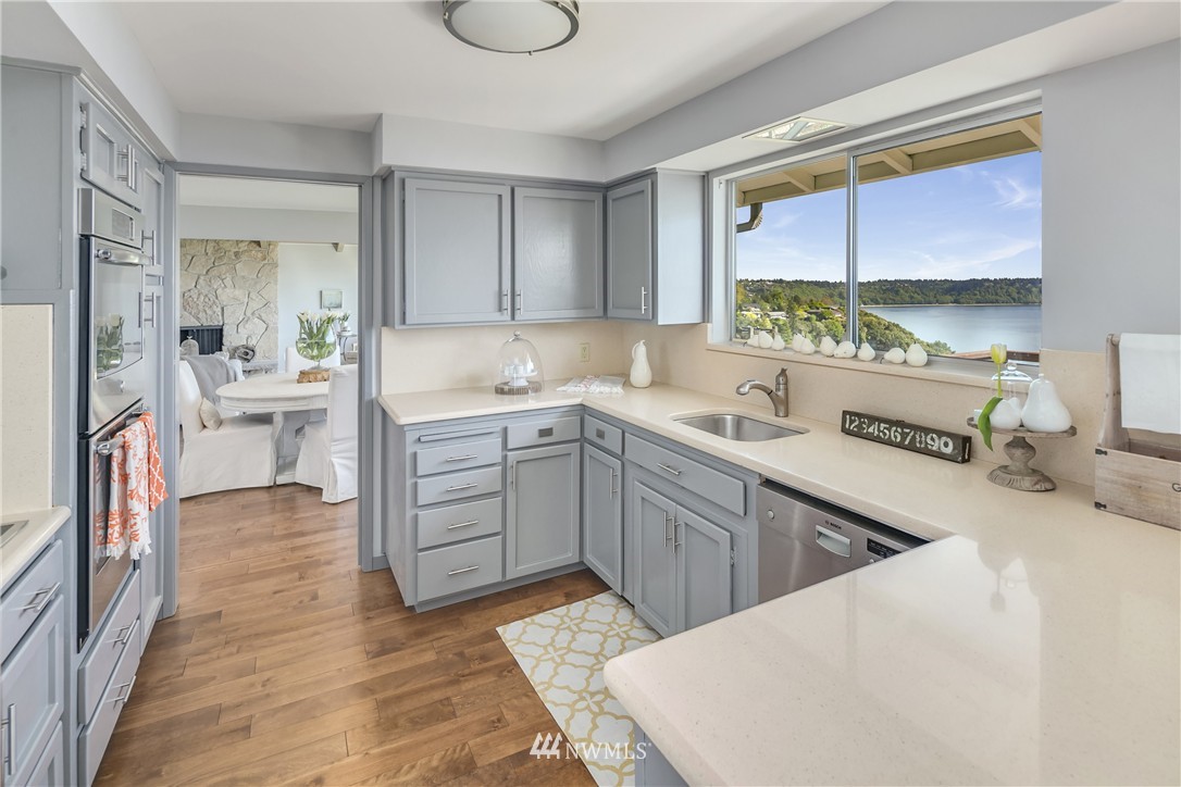 4221 Southwest 109th Street Seattle, WA 98146 - Photo 7 of 25 Gallery Image 7