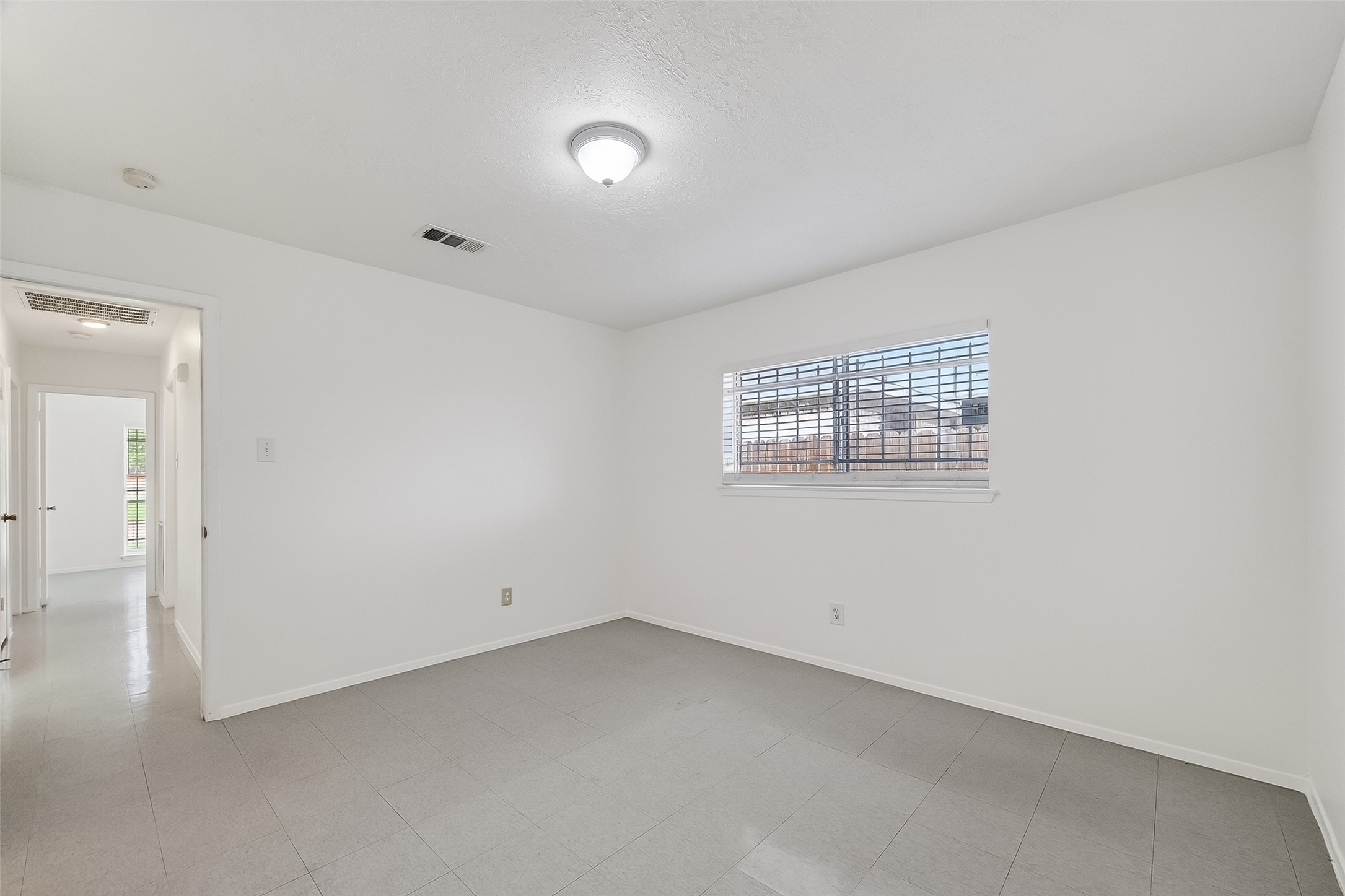 15022 Chipman Ln. Houston, TX 77060 - Photo 21 of 40 Main bedroom 1