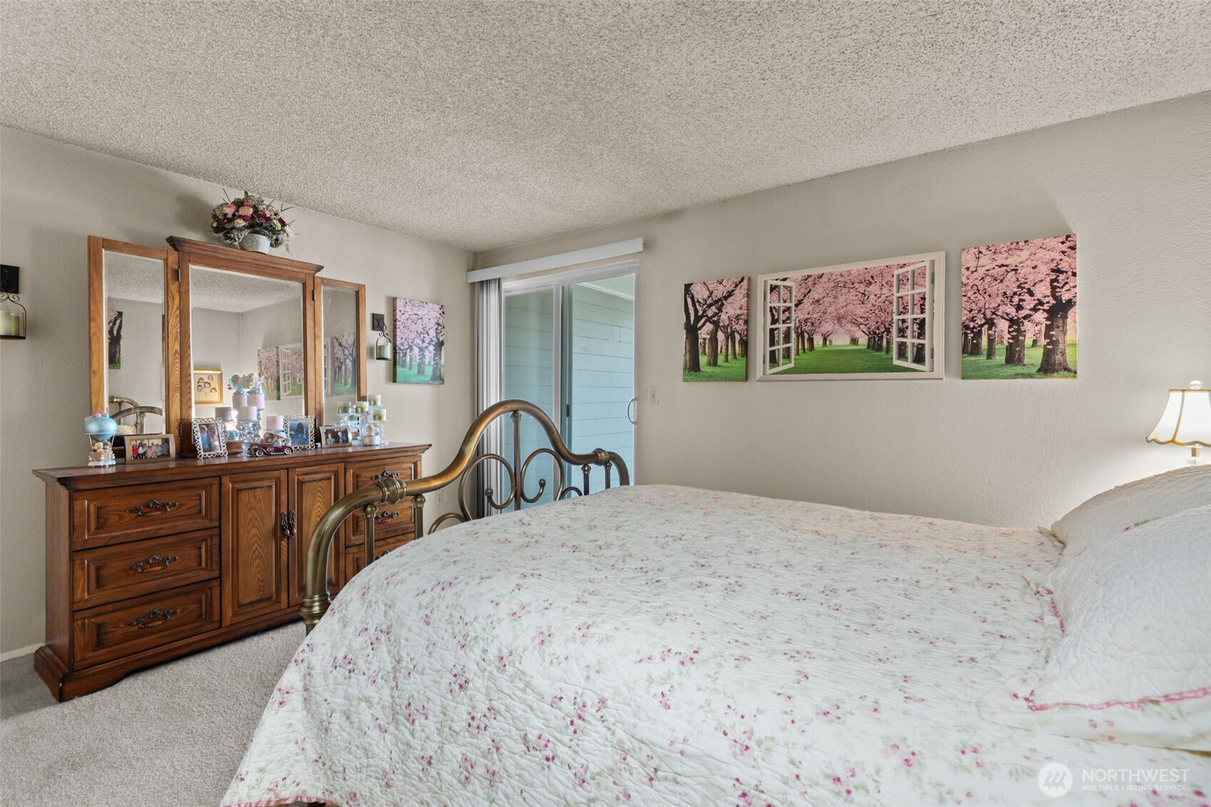2517 Northeast 4th Street, Unit 523 Renton, WA 98056 - Photo 17 of 32 a bedroom with a bed and a dresser in it