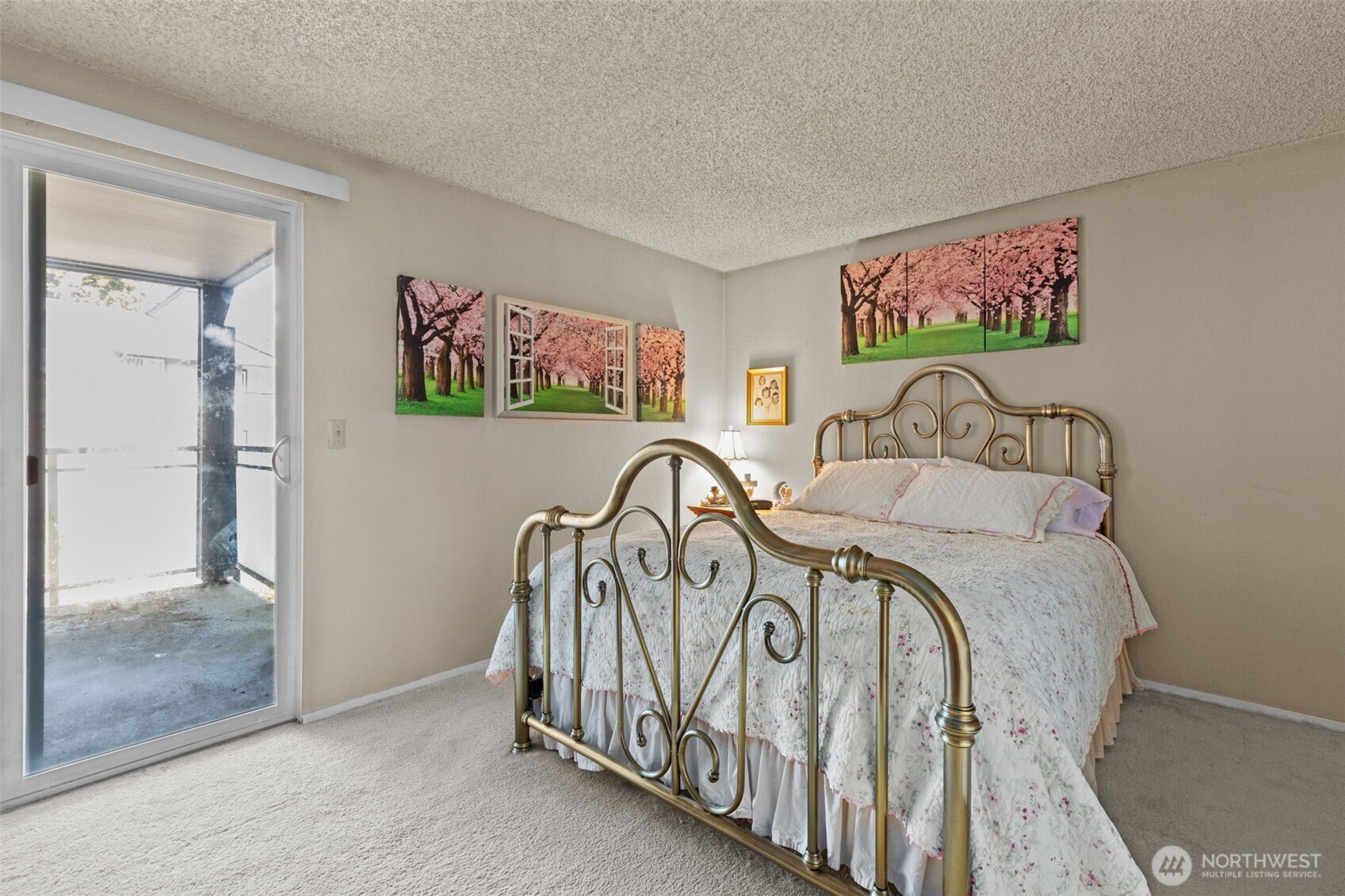 2517 Northeast 4th Street, Unit 523 Renton, WA 98056 - Photo 18 of 32 a bedroom with a bed and a painting on the wall
