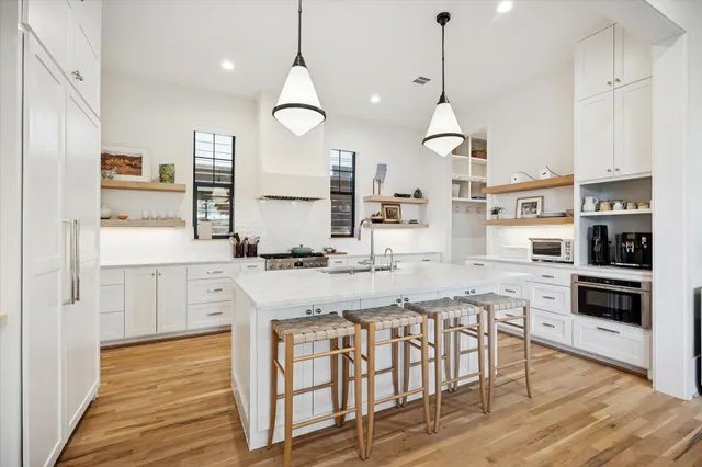 $2,050,000 | 701 Ridge Street, Houston, TX 77009