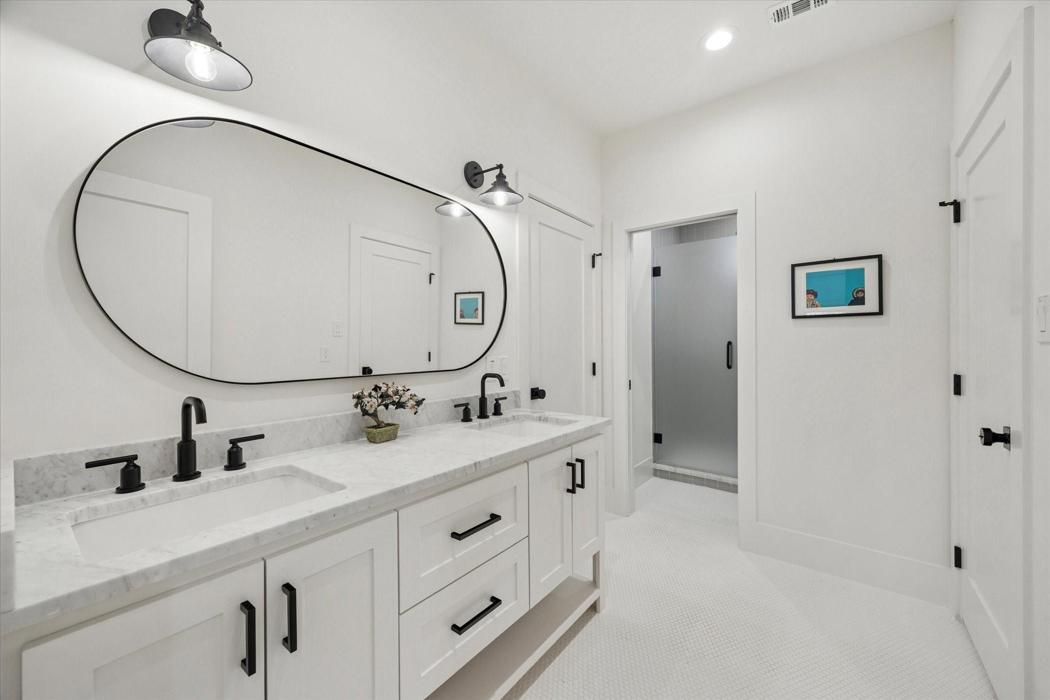 701 Ridge Street Houston, TX 77009 - Photo 27 of 50 Shared bath with two secondary bedrooms. Double sinks and glass-enclosed walk-in shower.