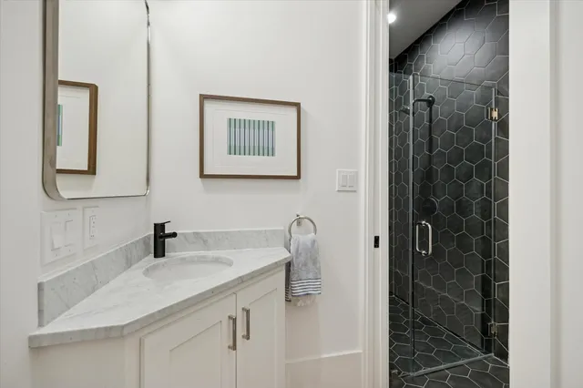 $2,050,000 | 701 Ridge Street, Houston, TX 77009