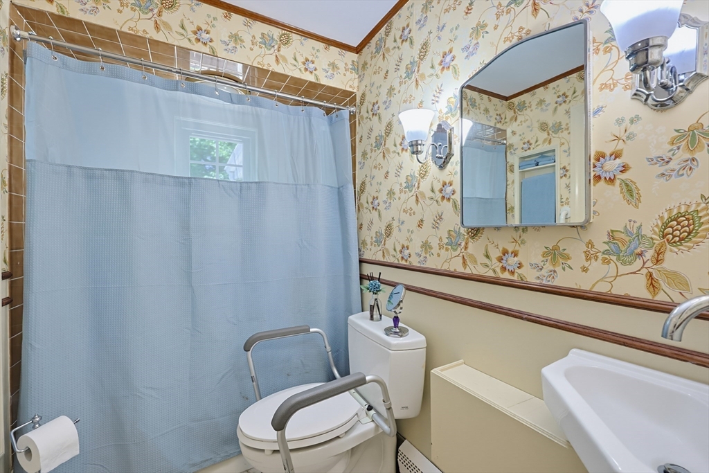 11 Bright Street Waltham, MA 02453 - Photo 18 of 34
