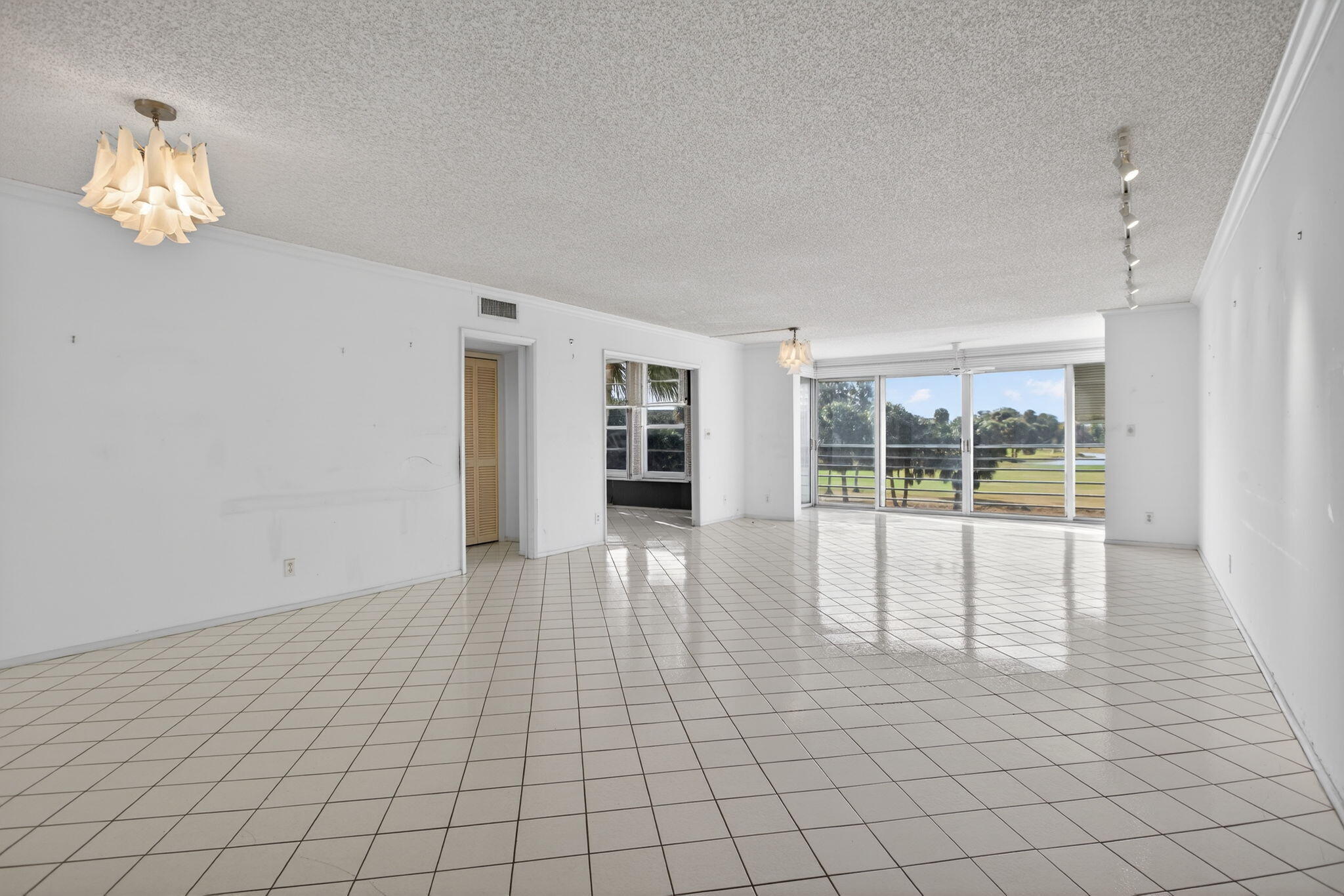 555 Oaks Lane, Unit 207 Pompano Beach, FL 33069 - Photo 12 of 63 6-web-or-mls-555 -9235