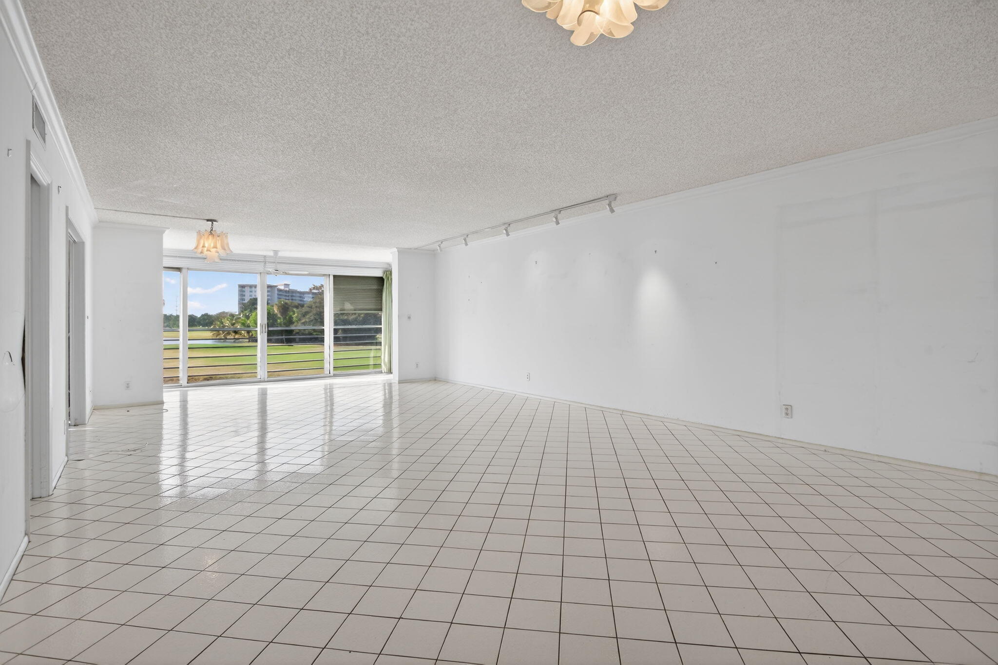 555 Oaks Lane, Unit 207 Pompano Beach, FL 33069 - Photo 17 of 63 7-web-or-mls-555 -9240