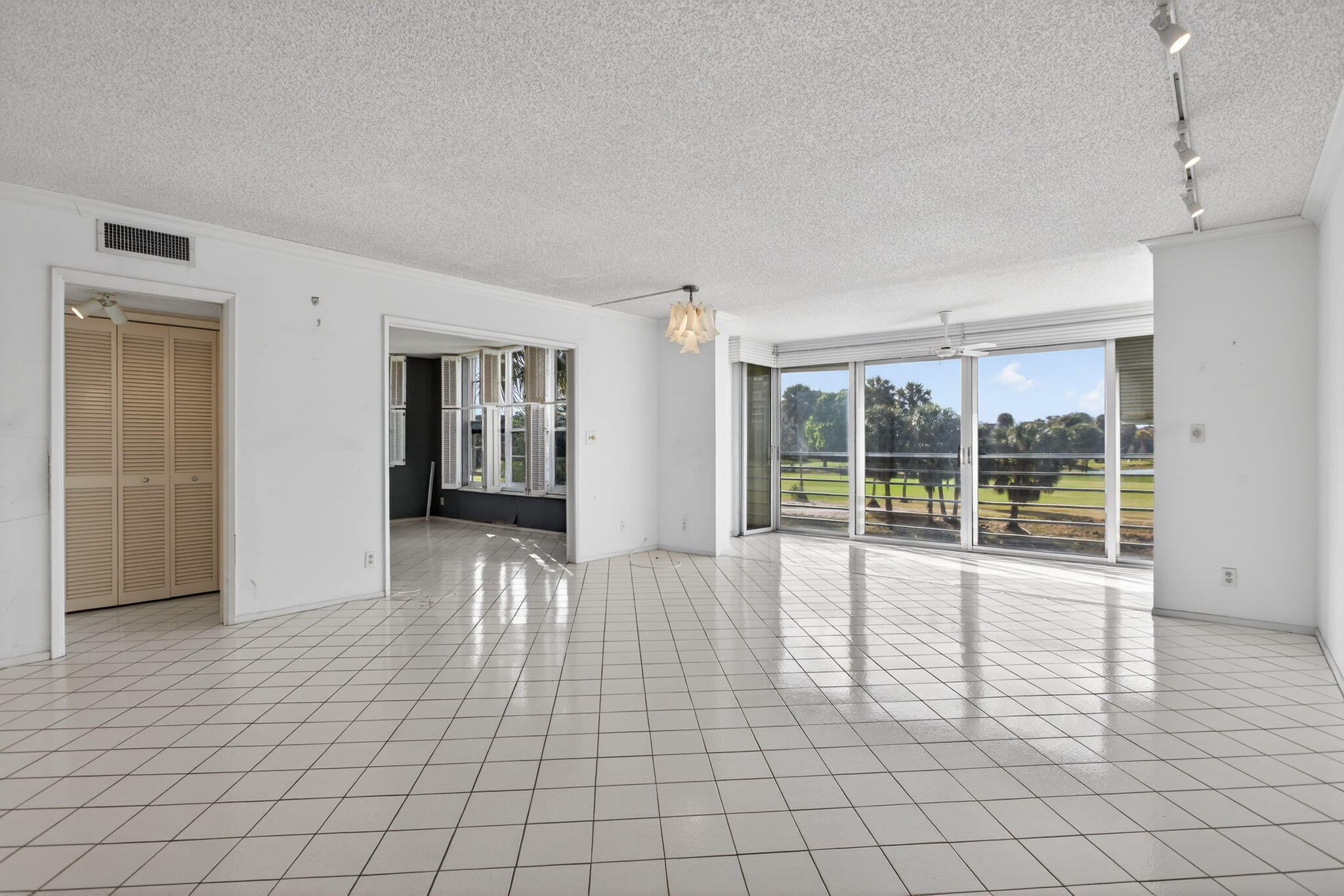 555 Oaks Lane, Unit 207 Pompano Beach, FL 33069 - Photo 18 of 63 11-web-or-mls-555 -9263
