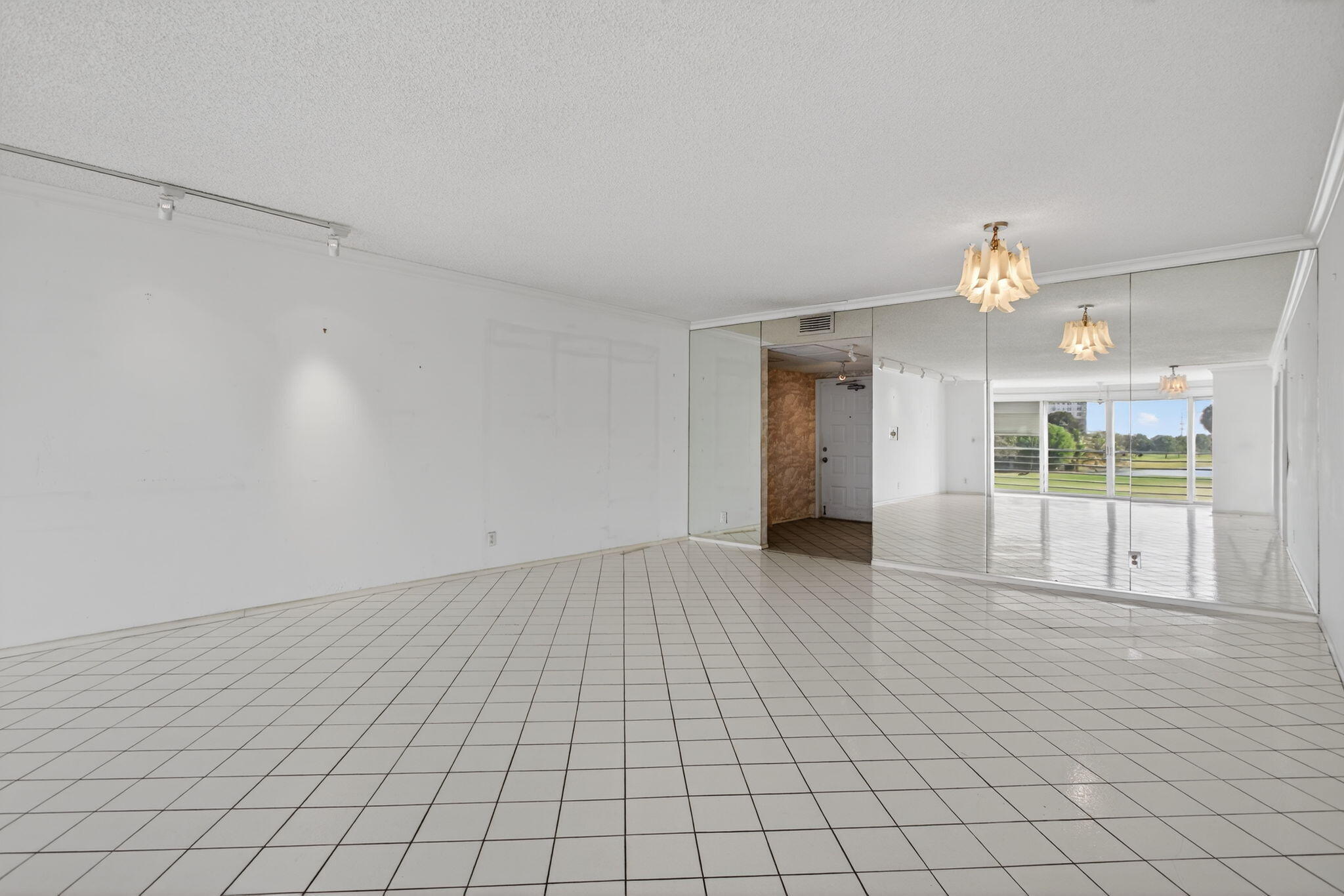 555 Oaks Lane, Unit 207 Pompano Beach, FL 33069 - Photo 19 of 63 9-web-or-mls-555 -9250