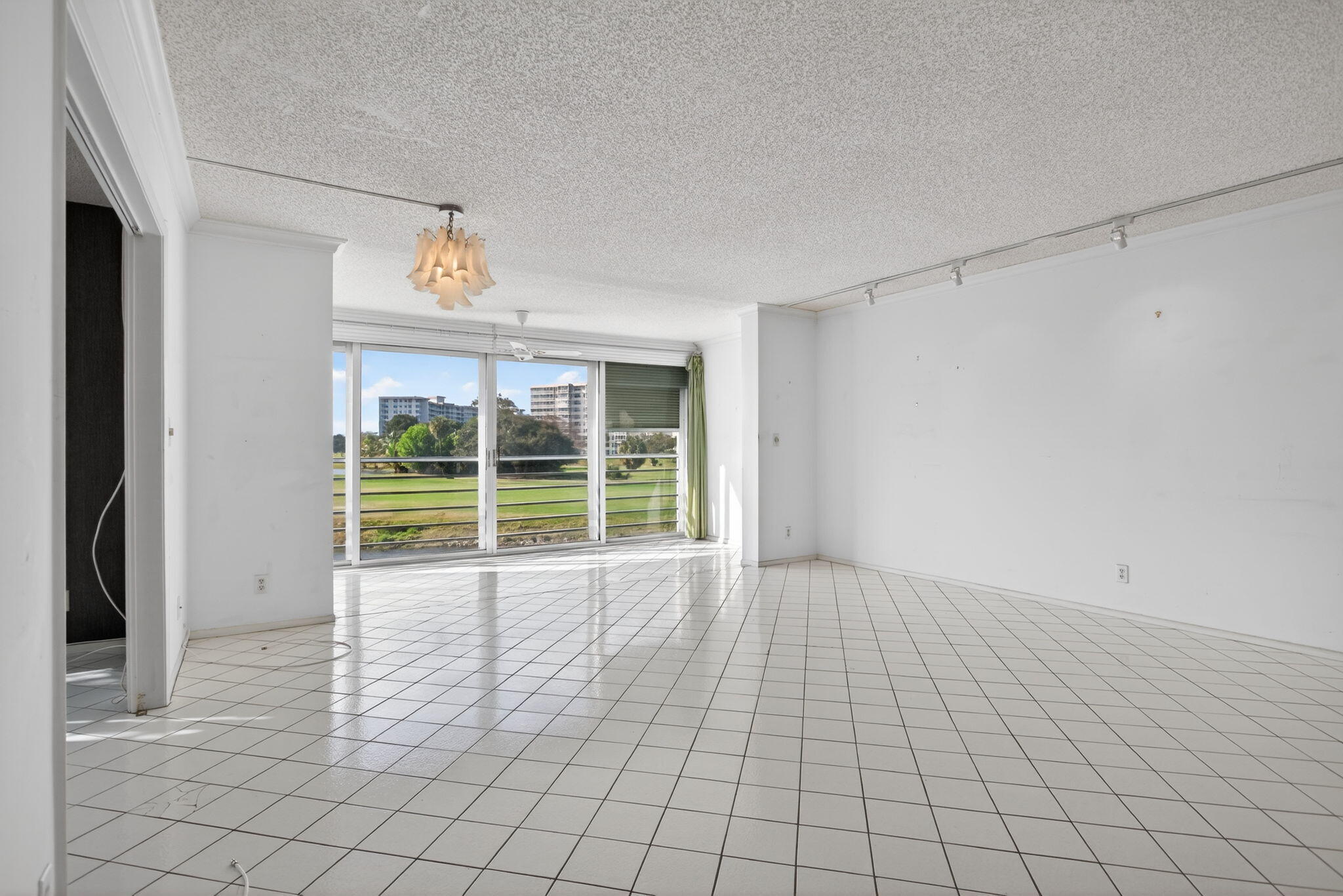 555 Oaks Lane, Unit 207 Pompano Beach, FL 33069 - Photo 20 of 63 10-web-or-mls-555 -9256