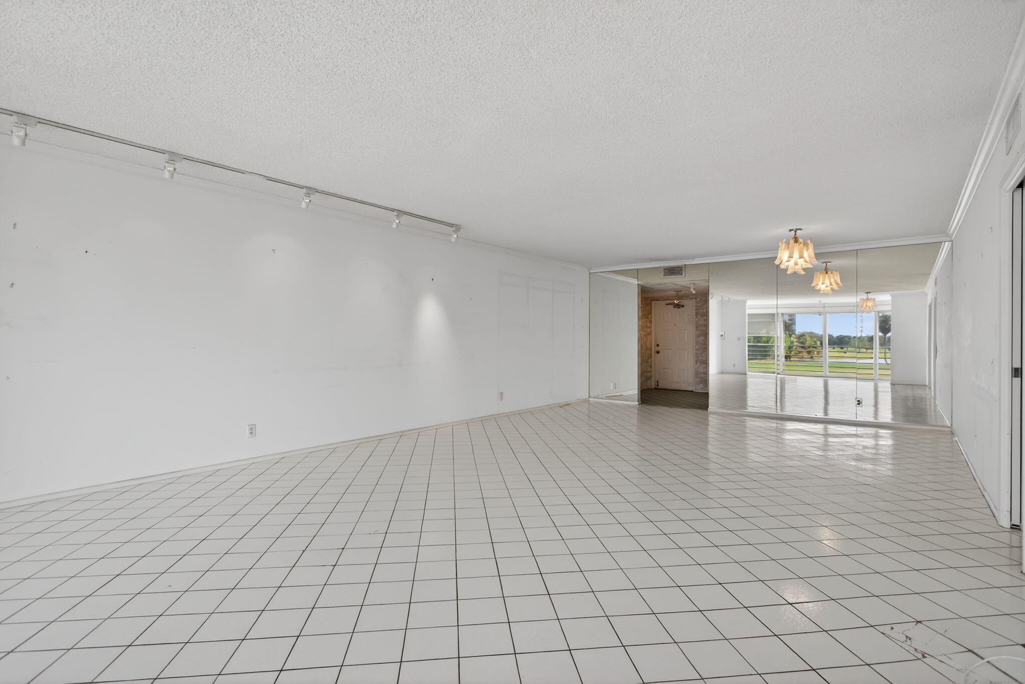 555 Oaks Lane, Unit 207 Pompano Beach, FL 33069 - Photo 22 of 63 13-web-or-mls-555 -9272