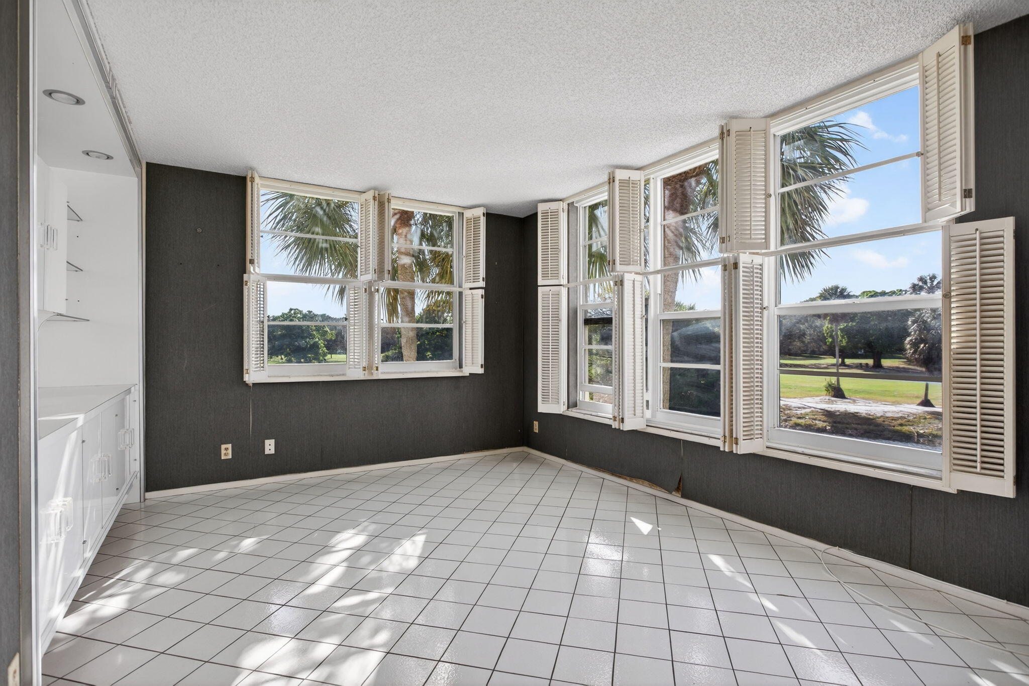 555 Oaks Lane, Unit 207 Pompano Beach, FL 33069 - Photo 23 of 63 14-web-or-mls-555 -9276