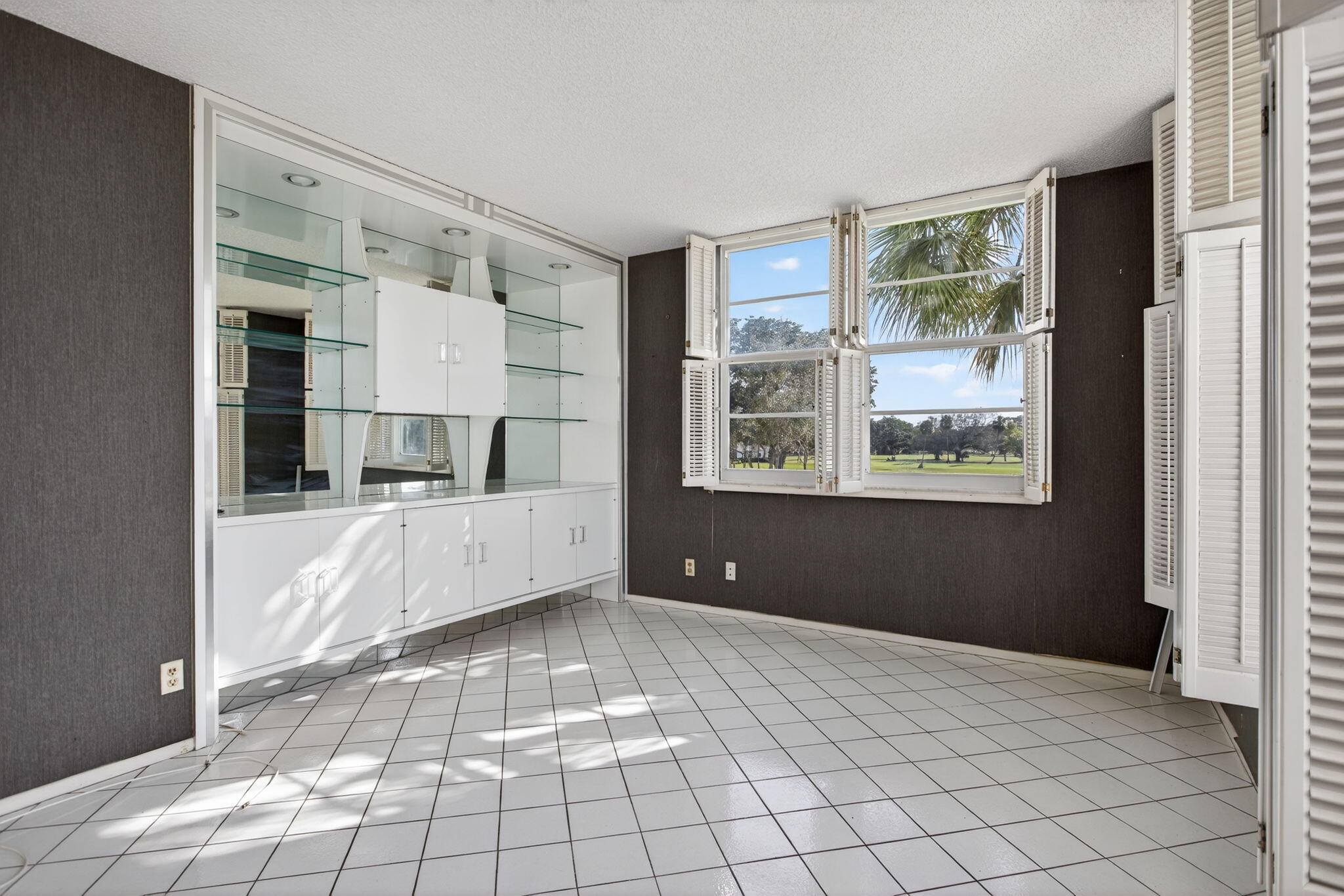 555 Oaks Lane, Unit 207 Pompano Beach, FL 33069 - Photo 24 of 63 15-web-or-mls-555 -9280