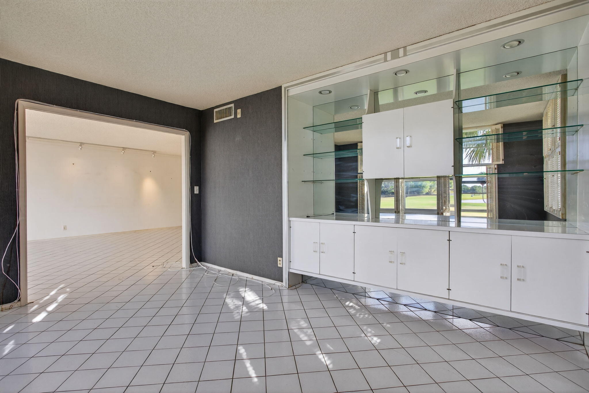 555 Oaks Lane, Unit 207 Pompano Beach, FL 33069 - Photo 25 of 63 16-web-or-mls-555 -9285