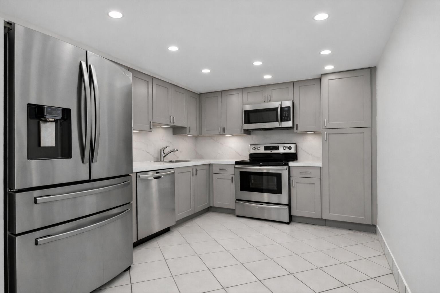 555 Oaks Lane, Unit 207 Pompano Beach, FL 33069 - Photo 29 of 63 Kitchen Virtually Reonvated