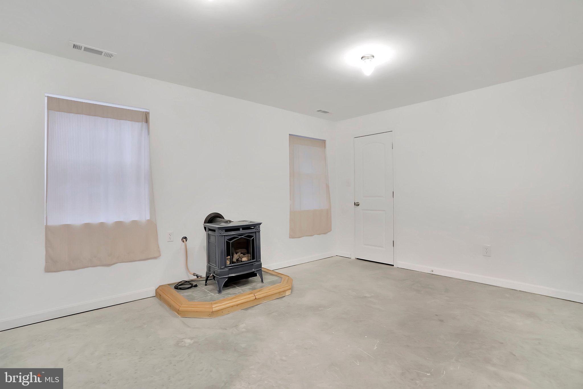 1050 Lower Valley Road Strasburg, VA 22657 - Photo 32 of 34 a view of room with window