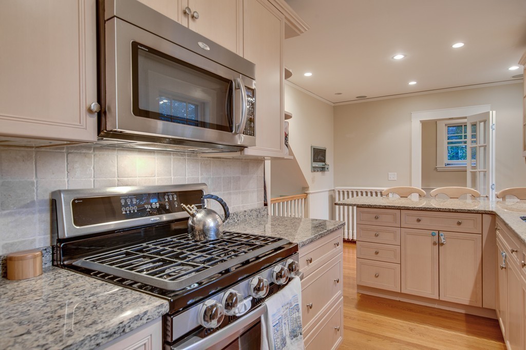 60 Hillcrest Road Reading, MA 01867 - Photo 5 of 30 Gallery Image 5